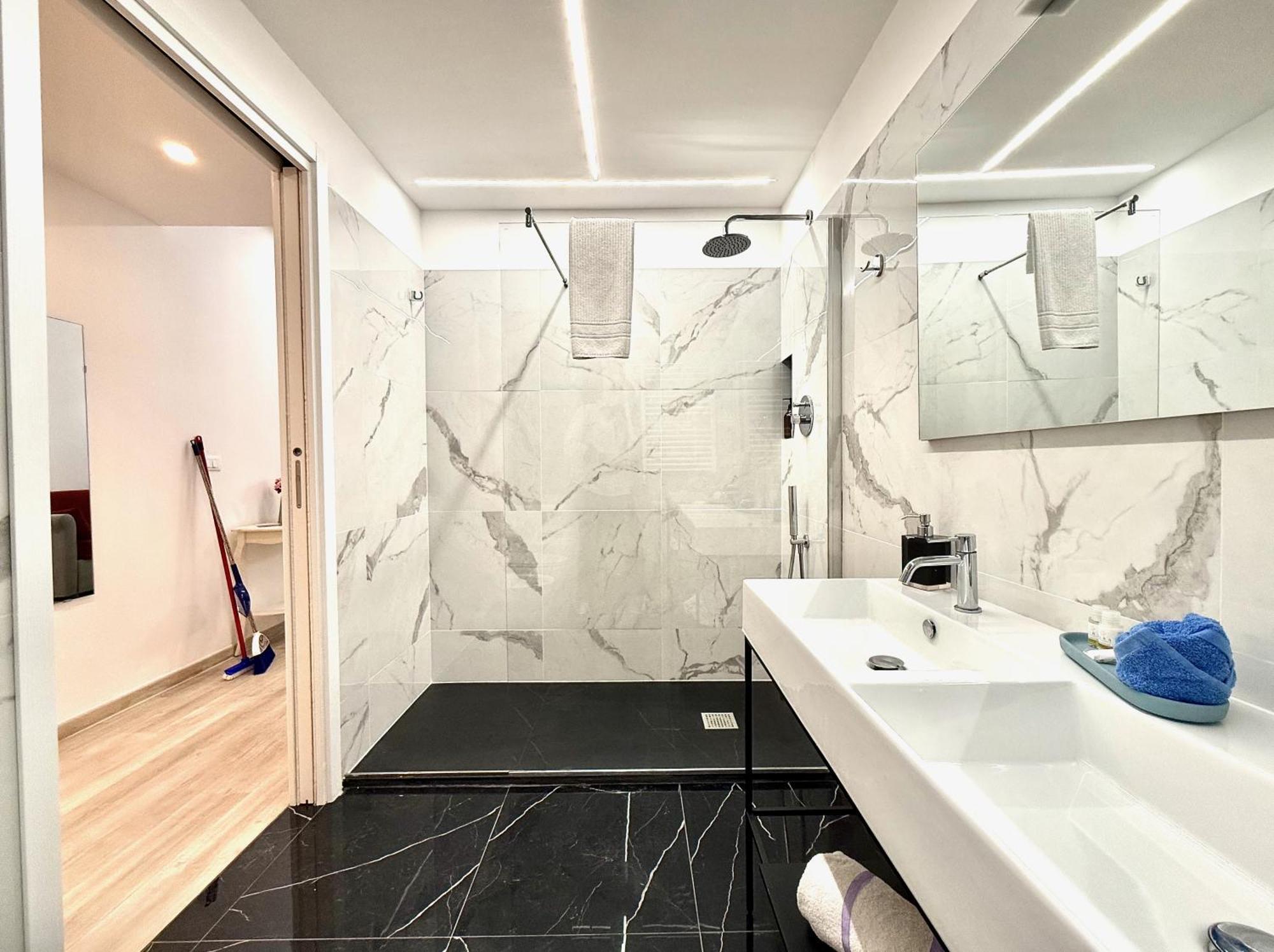 Apartment Dimora Sottoripa 51 Di Fronte Acquario - Genovabb It Genoa