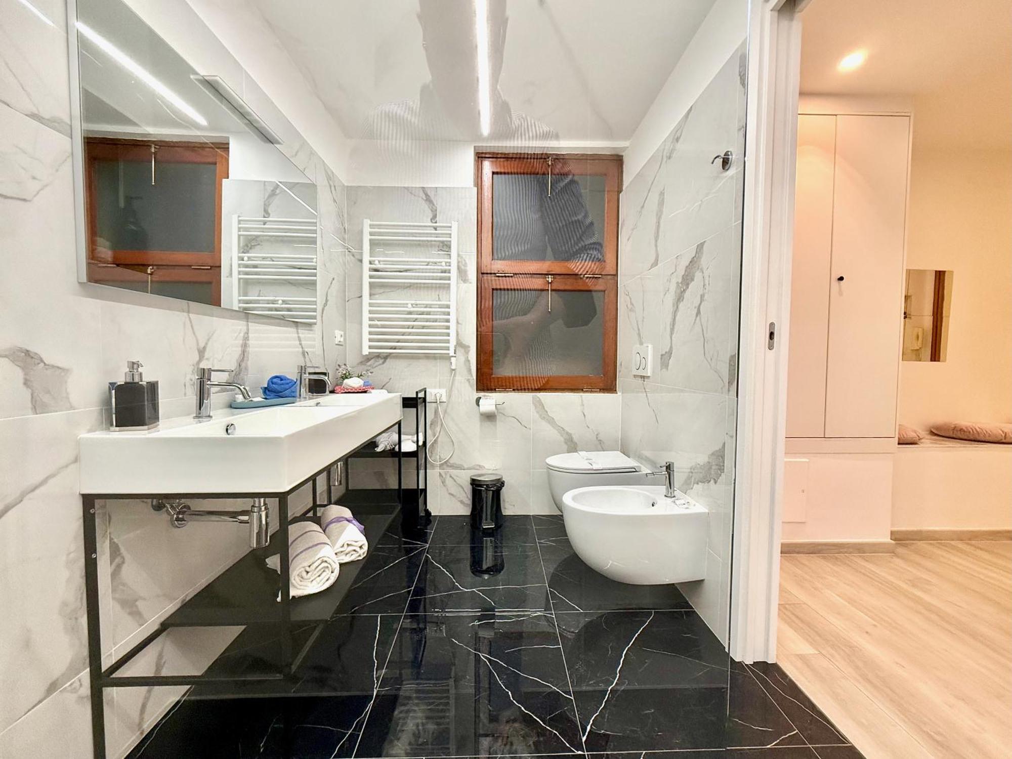 Apartment Dimora Sottoripa 51 Di Fronte Acquario - Genovabb It Genoa